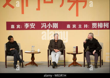 (De gauche) réalisateur chinois Jia Zhangke, Ang Lee réalisateur taiwanais et chinois Feng Xiaogang directeur assister à un événement promotionnel pour l'Ang Lee de neuf m Banque D'Images
