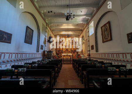 Mission Hills, Californie - Juillet 21, 2019 : l'intérieur de l'église de la Mission San Fernando Rey de España. Banque D'Images