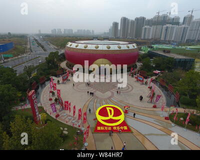 Vue aérienne de la Chine tambour, le centre des expositions de Shanghai Wanda Tourisme Culturel Ville, dans la ville de Hefei, Chine de l'est l'Anhui province, 17 Octobre 2016 Banque D'Images