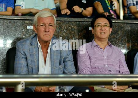 Marcello Lippi, à gauche, récemment nommé entraîneur-chef de l'équipe nationale chinoise, et Xu Jiayin (Hui Ka Yan), à droite, Président de Evergrande Grou Banque D'Images