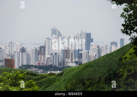 Panama City skyline comme vu du nord de la ville Banque D'Images