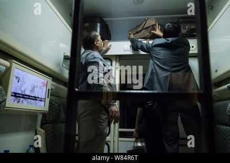 Téhéran, Iran. 7e août 2019. Après une suspension de quatre ans, l'Iran a relancé le Tehran-Ankara train pour la Turquie. L'exécution de 200 passagers, les cinq-voiture train a quitté Téhéran mercredi soir pour 60 heures de voyage. Le train va avoir une escale à l'Iran du nord-ouest de la ville de Tabriz avant de franchir la frontière, avec les passagers prenant ferries sur le lac de Van, avant de continuer à Ankara. Credit : Rouzbeh Fouladi/ZUMA/Alamy Fil Live News Banque D'Images