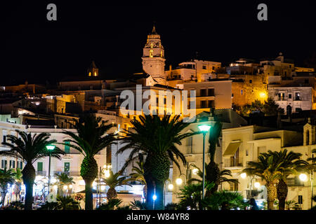 Vue de la nuit de Vieste - principale ville de Capo Gargano Banque D'Images