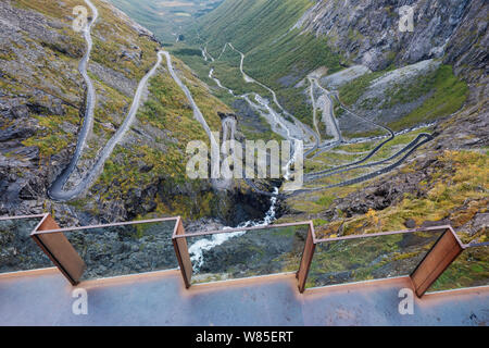 Avis de Trollstigen / Route touristique nationale, 63 de lookout point dans la municipalité de Rauma, More og Romsdal (Norvège). Septembre 2012. Banque D'Images