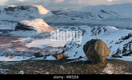 Mont Nammatj Tjakkeli et, vu de l'Ritok en hiver, Rapadalen, Sarek National Park, Patrimoine de Laponia, en Laponie suédoise, la Suède. Avril 2014. Banque D'Images