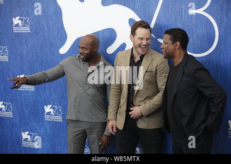 (De) l'acteur américain Denzel Washington, acteurs Chris Pratt et Antoine Fuqua assister à une conférence de presse pour son film 'The Magnificent Seven' du Banque D'Images