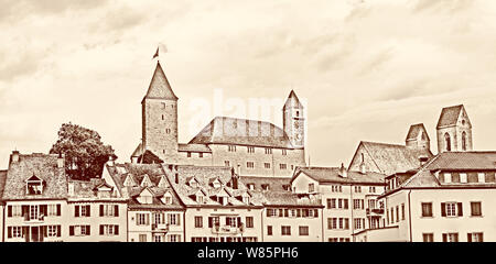 Rapperswil SG / Suisse - 3. Août 2019 : skyline du château et de la vieille ville historique de Rapperswil Banque D'Images