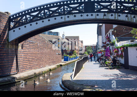 Le canal de Worcester et Birmingham, le gaz du bassin de la rue, Birmingham, West Midlands, England, United Kingdom Banque D'Images