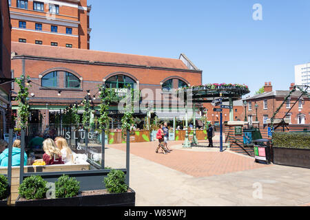 Bord de l'eau, à Brindleyplace, Westside District, Birmingham, West Midlands, England, United Kingdom Banque D'Images