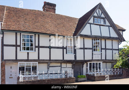 Église du 15ème siècle Stile maison, rue Church, Cobham, Surrey, Angleterre, Royaume-Uni Banque D'Images