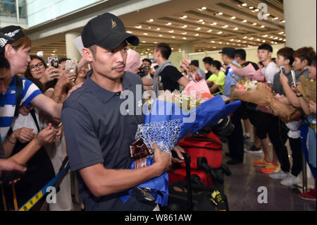 Joueur de badminton Chinois Lin Dan est photographié après son retour de l'Jeux olympiques de Rio 2016 à l'Aéroport International de Beijing à Beijing, Chine, 22 A Banque D'Images