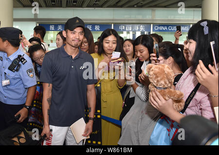 Joueur de badminton Chinois Lin Dan est photographié après son retour de l'Jeux olympiques de Rio 2016 à l'Aéroport International de Beijing à Beijing, Chine, 22 A Banque D'Images