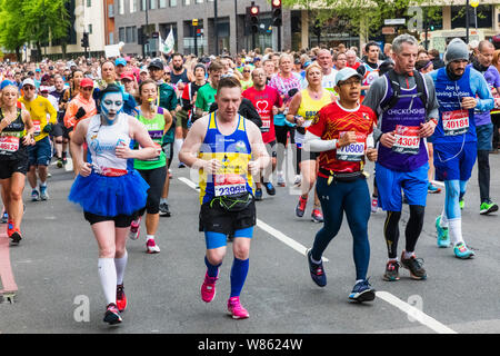 L'Angleterre, Londres, Marathon de Londres 2019, Groupe de coureurs Banque D'Images