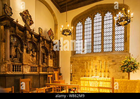 L'Angleterre, Londres, Tour de Londres, la Chapelle Royale de St Peter ad Vincula, vue de l'intérieur de l'Autel Banque D'Images