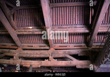 Une vue de la toiture en bois d'une salle au Temple Qiliping West Side, également connu comme le Temple de la lumière de Bouddha, sur la montagne Wutai dans Doucun Qiliping West Side village, ville, Wutai Banque D'Images