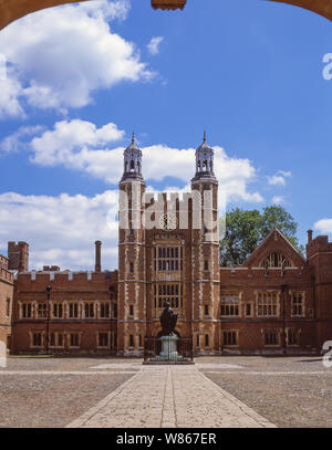 Lupton's Tower, cour de l'école, Eton College, Eton, Berkshire, Angleterre, Royaume-Uni Banque D'Images