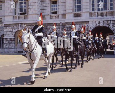 Changement De La Cérémonie De La Garde, Défilé Des Gardes Du Cheval, Whitehall, Cité De Westminster, Grand Londres, Angleterre, Royaume-Uni Banque D'Images