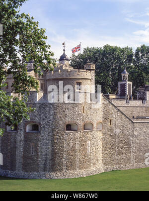 Murs Extérieurs De La Tour De Londres, Tower Hill, The London Borough Of Tower Hamlets, Greater London, Angleterre, Royaume-Uni Banque D'Images