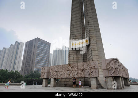 Vue sur le monument ou Anti-Seismic Tangshan Séisme Monument à Tangshan city, en Chine, dans la province du Hebei, 21 juillet 2016. La ville de Tangshan Banque D'Images