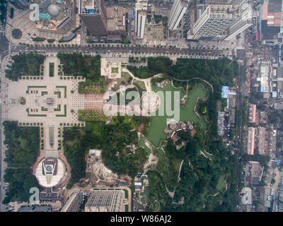 Vue aérienne de l'Anti-Seismic Monument Square ou tremblement de terre de Tangshan Monument Square dans la ville de Tangshan, province de Hebei en Chine du nord, 21 juillet 2016. Banque D'Images