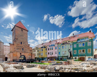 Bytow, province de Poméranie, Pologne, ger. : Butow. Clocher de l'ancienne église de St Catherine, musée et site archéologique. Banque D'Images