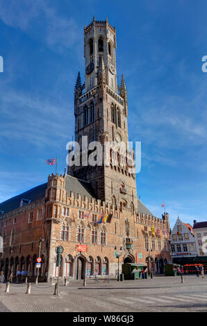Bruges, Flandre occidentale, Belgique : du beffroi de la place principale de Bruges, Markt (place du marché). Le centre historique de Bruges est inscrit par l'UNESCO comme Wor Banque D'Images