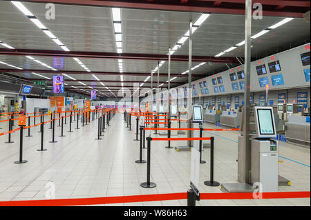 L'aéroport de Londres Luton zone d'enregistrement Banque D'Images