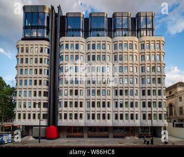 L'hôtel Standard - Kings Cross Londres Euston Road, a ouvert en 2019. Shawn design structurel Hausman, ORM, architectes d'intérieur Archer Humphryes. Banque D'Images