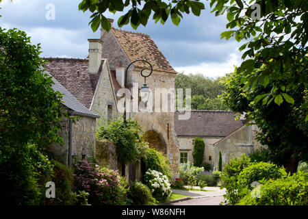 Saint-Jean-aux-Bois (nord de la France) : village pittoresque de caractère dans l'Oise Banque D'Images