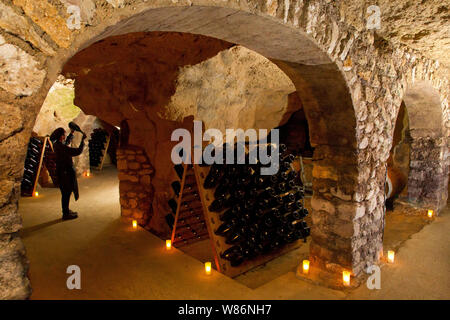 Caves de Champagne Pannier à Château-Thierry (nord de la France) des bouteilles de champagne reste dans les caves pour la maturation. À la fin de la maturation et t Banque D'Images