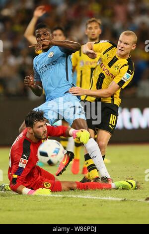 Kelechi Iheanacho, centre-ville de Manchester, rate un tir contre Borussia Dortmund pendant le match de la Shenzhen 2016 Champions internationaux Cu Banque D'Images