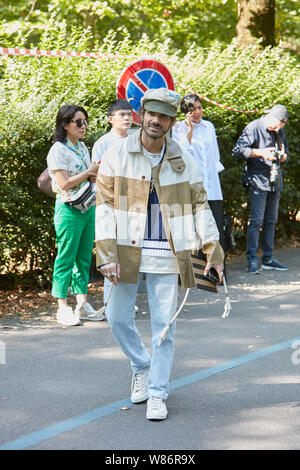 MILAN, ITALIE - 17 juin 2019 : Giotto Calendoli avant Fendi fashion show, Milan Fashion Week street style ? Banque D'Images