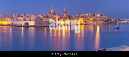Toits de La Valette, Malte Sliema au coucher du soleil Banque D'Images