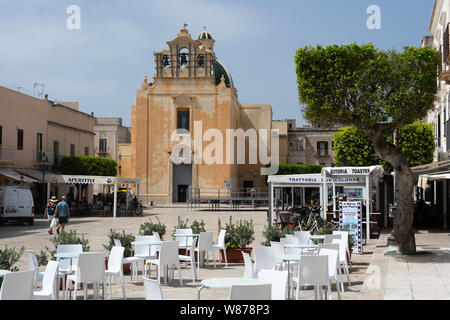 Vue de la Chiesa Madre Maria SS sur la Piazza Immacolata Matrice, Favignana, Sicile Banque D'Images