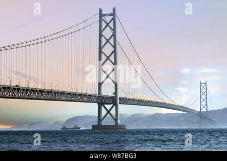 L'Akashi Kaikyo bridge à Kobe est le plus long pont suspendu au monde, le Japon Banque D'Images