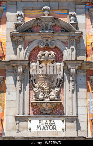 Close up vertical de Casa de la Panadería à Plaza Mayor à Madrid. Banque D'Images