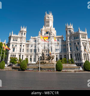 Vue sur place du Palacio de Cibeles à Madrid. Banque D'Images