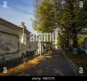 Vyborg, Russie - 6 Oct, 2016. Old street à l'automne à Vyborg, Russie. A 174km au nord-ouest de Vyborg de Saint-Pétersbourg et à seulement 30 km de la frontière finlandaise Banque D'Images