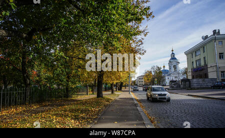 Vyborg, Russie - 6 Oct, 2016. Old street à l'automne à Vyborg, Russie. A 174km au nord-ouest de Vyborg de Saint-Pétersbourg et à seulement 30 km de la frontière finlandaise Banque D'Images