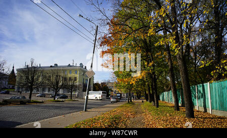 Vyborg, Russie - 6 Oct, 2016. Old street à l'automne à Vyborg, Russie. A 174km au nord-ouest de Vyborg de Saint-Pétersbourg et à seulement 30 km de la frontière finlandaise Banque D'Images