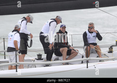 Le duc de Cambridge prend part à la King's Cup à Cowes sur l'île de Wight. Le duc et la duchesse de Cambridge vont tête à tête dans la régate en soutien de leurs causes de bienfaisance. Banque D'Images