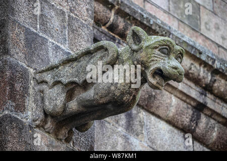 Fougères (Bretagne, nord-ouest de la France) : Église de Saint-Léonard. Le bâtiment est situé dans la ville haute et est enregistré en tant que lieu historique national Banque D'Images