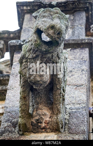 Fougères (Bretagne, nord-ouest de la France) : Église de Saint-Léonard. Le bâtiment est situé dans la ville haute et est enregistré en tant que lieu historique national Banque D'Images