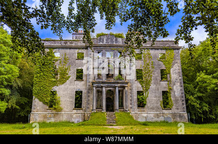 Ruines de Moore ou Moorehall Hall dans le village dans le comté de Mayo Irlande Carnacon Banque D'Images