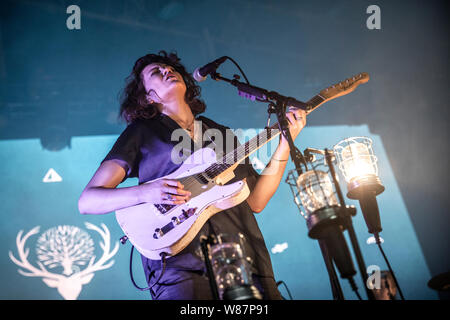 Oslo, Norvège. 07th, 2019 Août. La chanteuse norvégienne, auteur-compositeur et musicien Fay Wildhagen perferms un concert lors de la fête de la musique 2019 Øyafestivalen norvégien à Oslo. (Photo crédit : Gonzales Photo - Terje Dokken). Banque D'Images