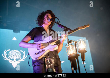 Oslo, Norvège. 07th, 2019 Août. La chanteuse norvégienne, auteur-compositeur et musicien Fay Wildhagen perferms un concert lors de la fête de la musique 2019 Øyafestivalen norvégien à Oslo. (Photo crédit : Gonzales Photo - Terje Dokken). Banque D'Images