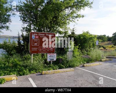 Inscrivez-vous dans le stationnement du lac Elmer Thomas à Wichita Mountains, New York Banque D'Images
