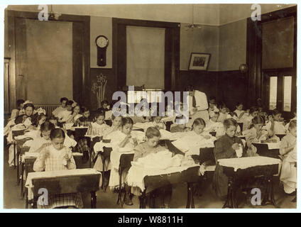 Une heure de pointe--le vapeur classe dans l'École de Hancock. Boston 1915 Exposition. Banque D'Images