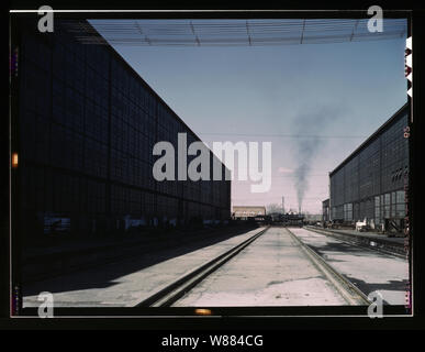 Un moteur entièrement révisé sur le tableau de transfert à l'Atchison, Topeka et Santa Fe Railroad locomotive boutiques, Albuquerque, Nouveau Mexique. Il est maintenant prêt à entrer en service Banque D'Images