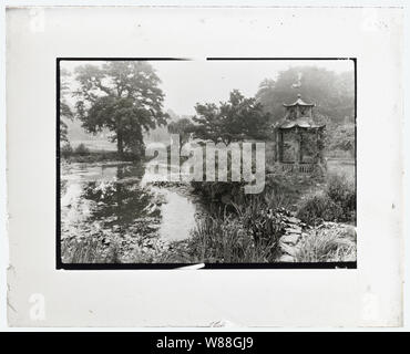 Cliveden Vicomte Waldorf Astor house, Taplow, Buckinghamshire, Angleterre. Jardin d'eau Banque D'Images